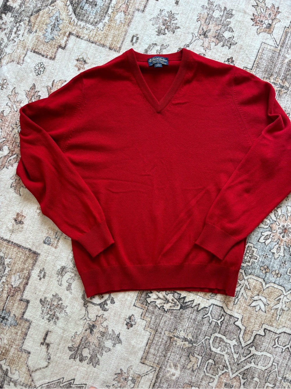 Brooks Brothers 100% cashmere Men's V-Neck Sweater in Classic Red